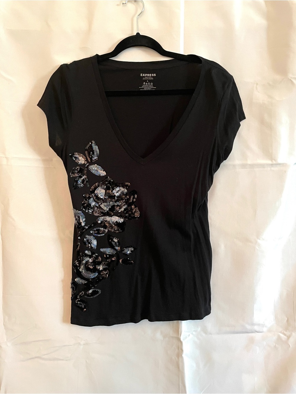 Express Black V-Neck Sequin Floral Short Sleeve Tee L